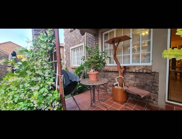 1 BEDROOM APARTMENT FOR SALE IN DIE HOEWES